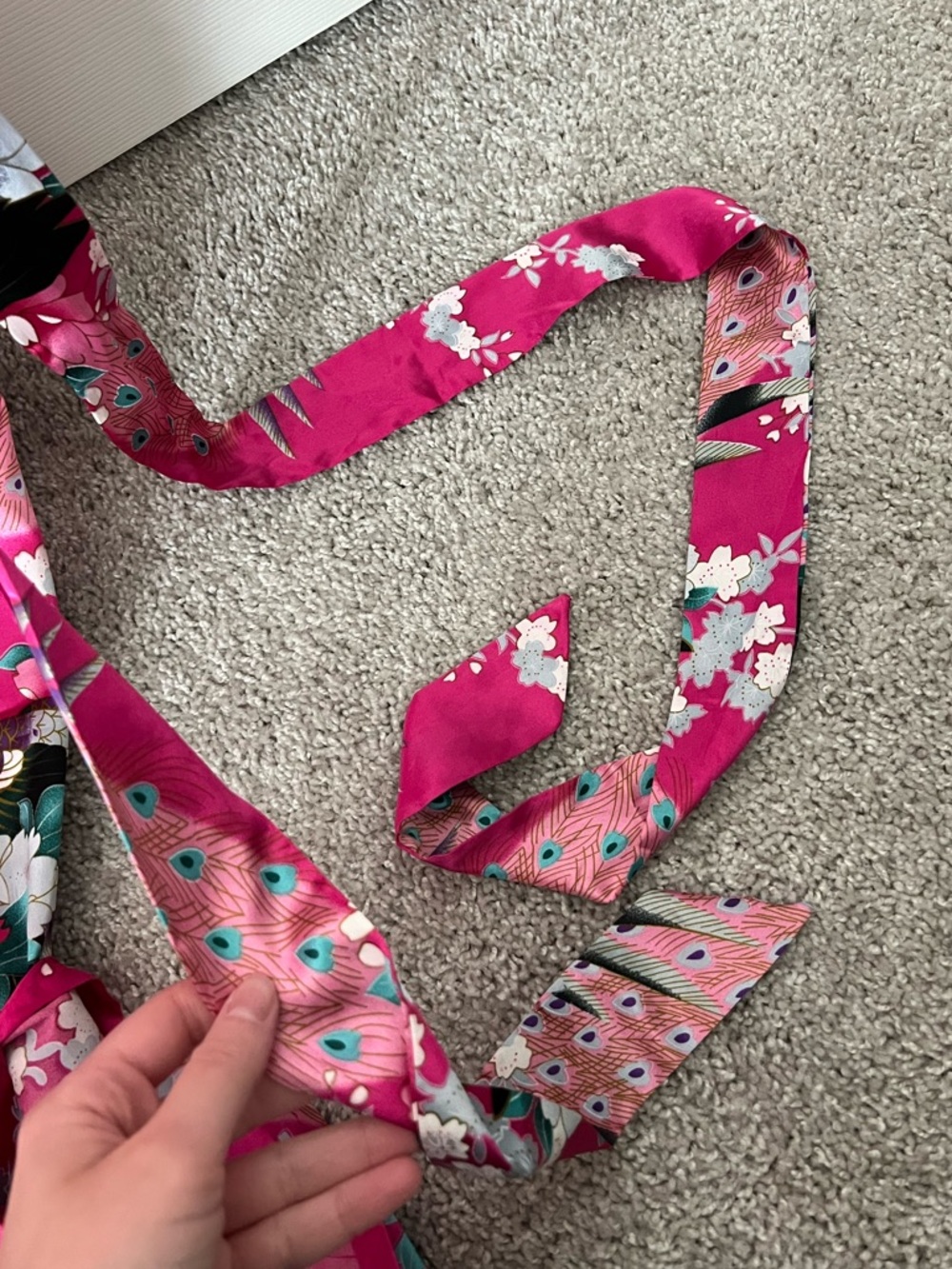 ◻️BABEYOND: Women’s M, pink kimono style bathrobe w/peacock accent, preowned◻️ - Picture 8 of 14